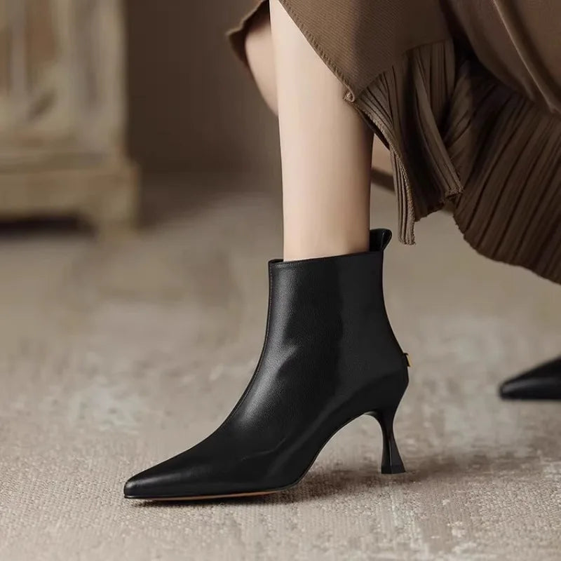 Alberte | Støvletter med kitten heel