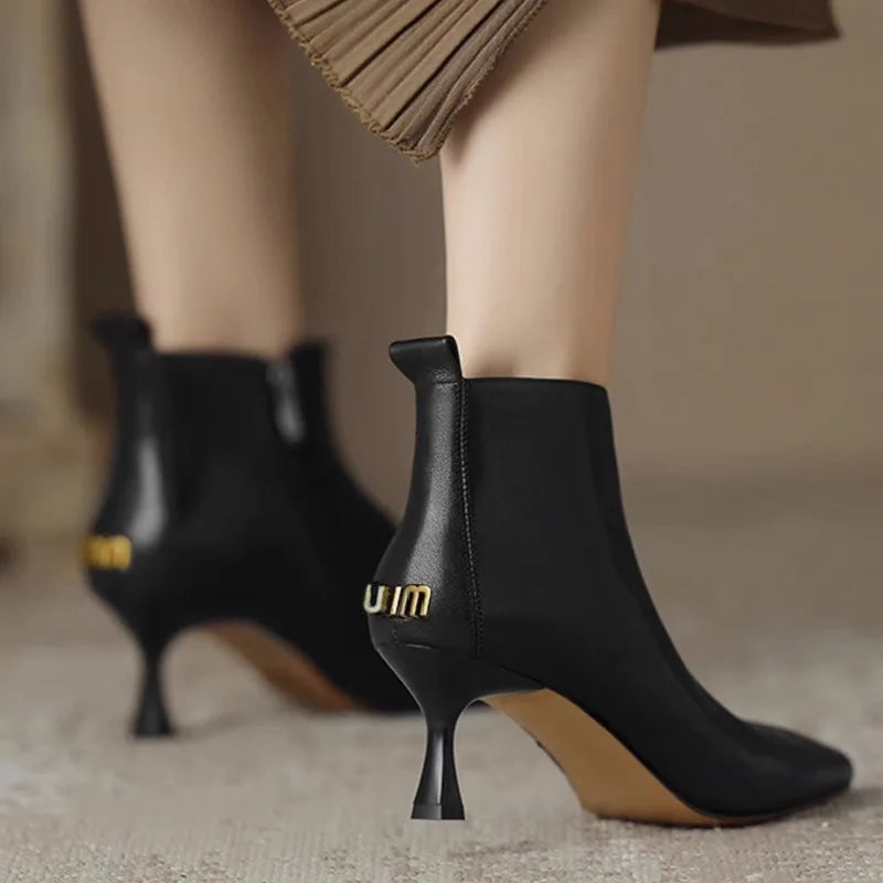 Alberte | Støvletter med kitten heel