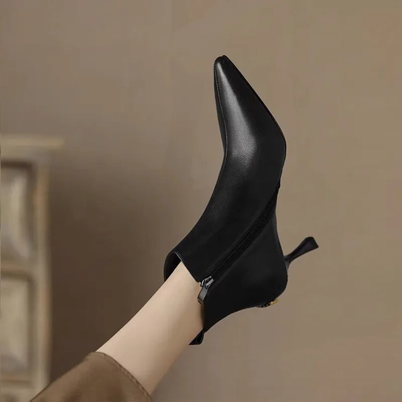Alberte | Støvletter med kitten heel