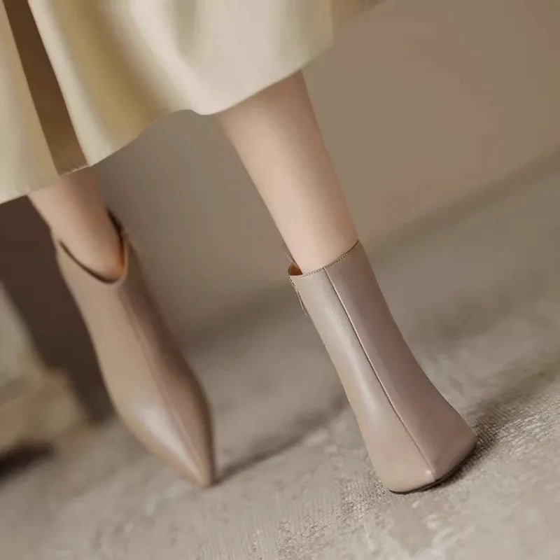Alberte | Støvletter med kitten heel