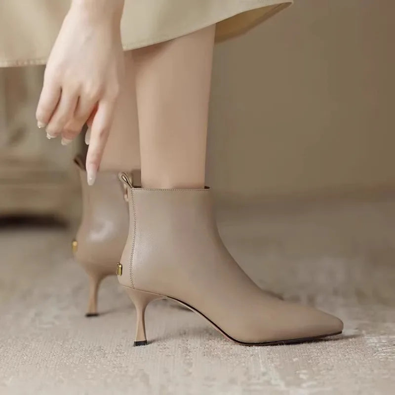Alberte | Støvletter med kitten heel