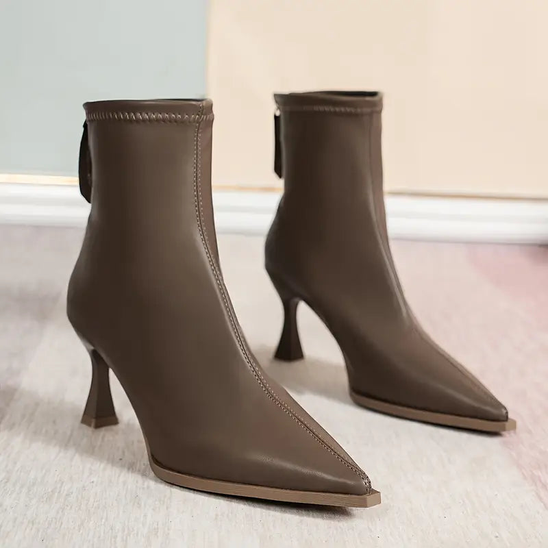 Alberte | Støvletter med kitten heel